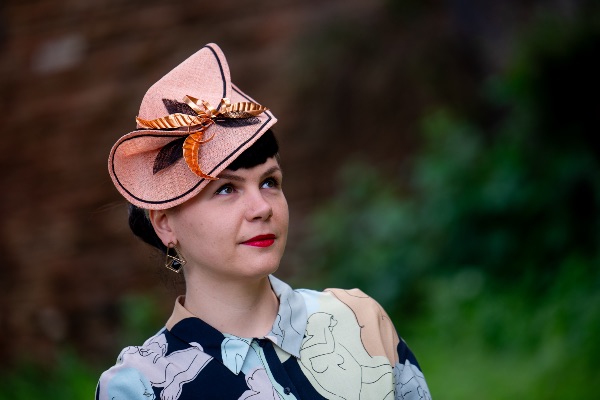 Petra Gruden, modista, indossa i cappelli di sua creazione. Roma, 12/5/2019