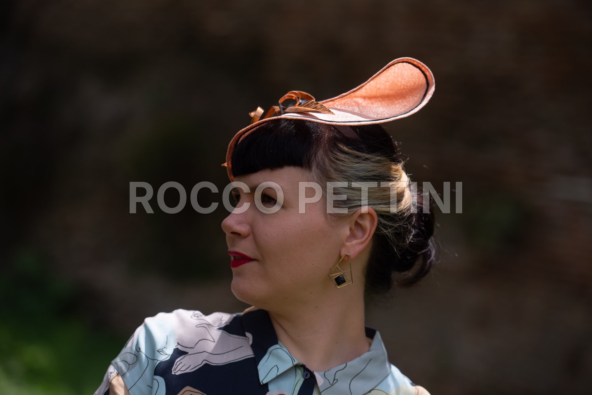 Petra Gruden, modista, indossa i cappelli di sua creazione. Roma, 12/5/2019