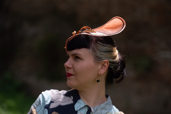 Petra Gruden, modista, indossa i cappelli di sua creazione. Roma, 12/5/2019