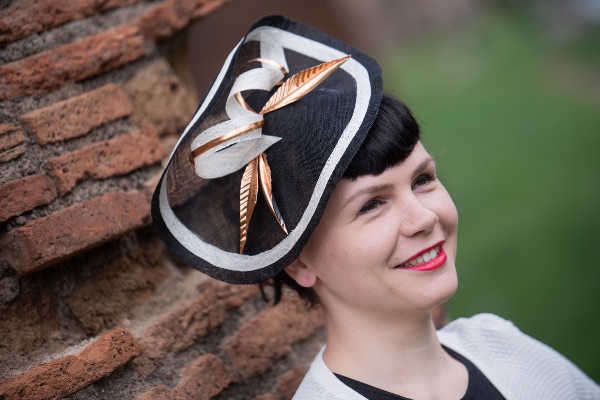 Petra Gruden, modista, indossa i cappelli di sua creazione. Roma, 12/5/2019