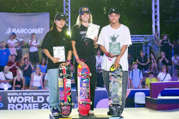 Funa NAKAYAMA (JPN), Chloe COVELL (AUS) and Ibuki MATSUMOTO (JPN), skaters, at the medal ceremony for the Final Stage of the Skateboarding World Cup 2025