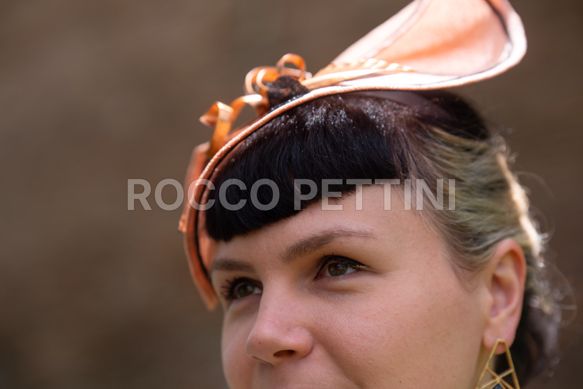 Petra Gruden, modista, indossa i cappelli di sua creazione. Roma, 12/5/2019