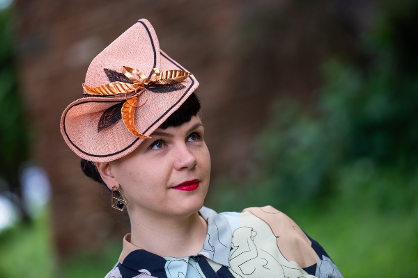 Petra Gruden, modista, indossa i cappelli di sua creazione. Roma, 12/5/2019