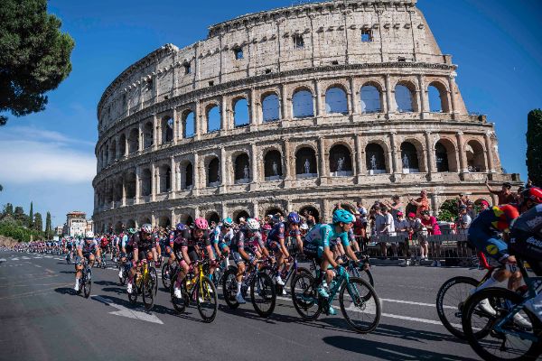 Rome, Italy. 1st June 2025. “Giro d’Italia” Final stage in front of the Colosseum.