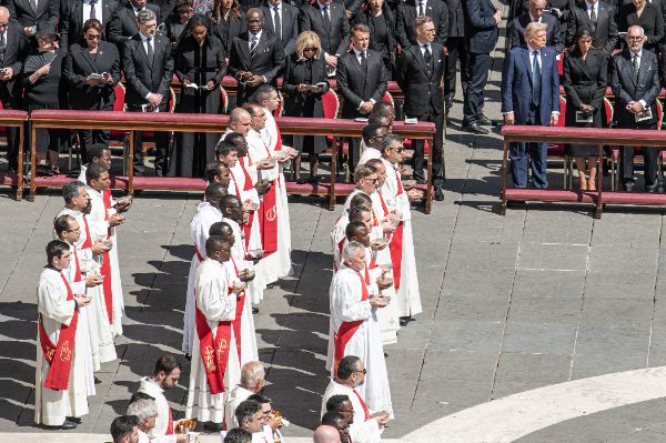 Brigitte Macron, Emmanuel Macron, Donald Trump, Melania Trump