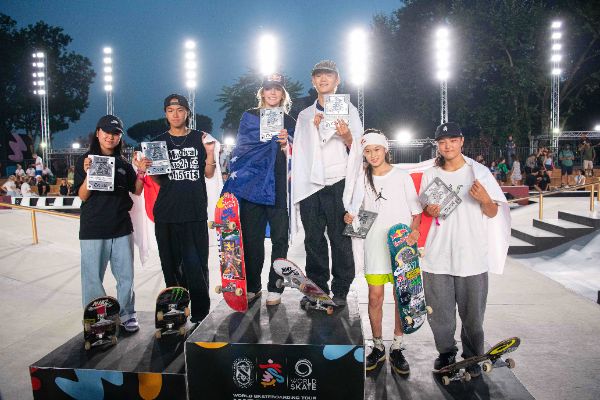 Funa NAKAYAMA (JPN) , Toa SASAKI (JPN), Chloe COVELL (AUS), Sora SHIRAI (JPN), Ginwoo ONODERA (JPN) and Ibuki MATSUMOTO (JPN), skaters, at the medal ceremony for the Final Stage of the Skateboarding World Cup 2025