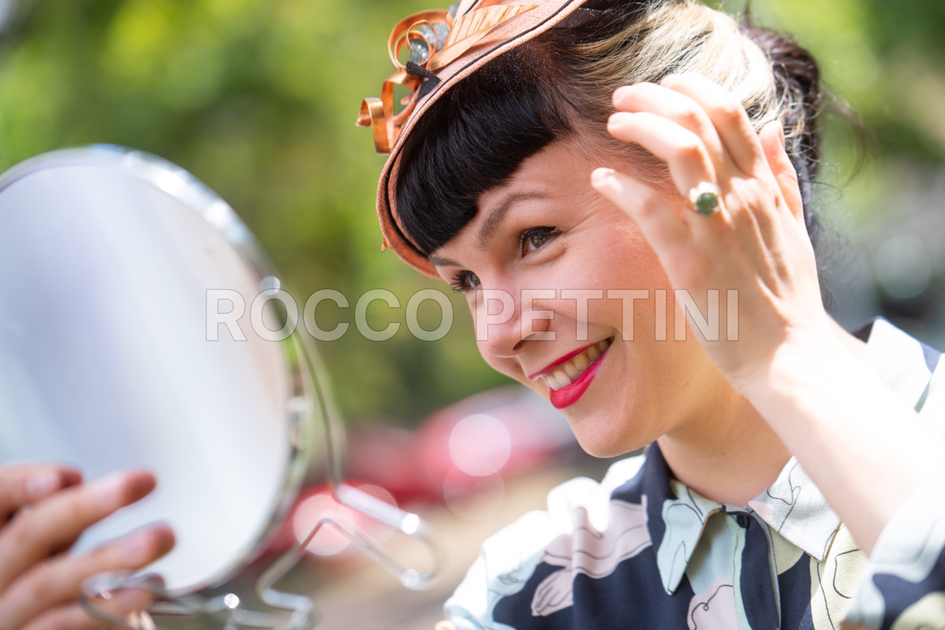 Petra Gruden, modista, indossa i cappelli di sua creazione. Roma, 12/5/2019