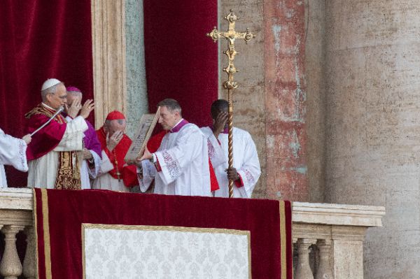 Newly elected Pope Leo XIV, Leone 14esimo, Robert Francis Prevost appears on St. Peter’s Basilica balcony after the Conclave vote