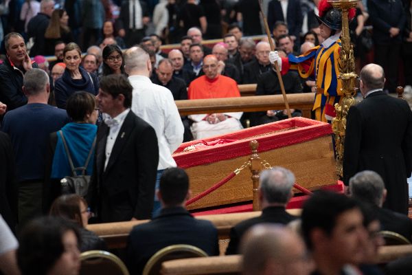 L’esposizione della salma di Papa Francesco il giorno prima del funerale, Città del Vaticano 25/4/2025