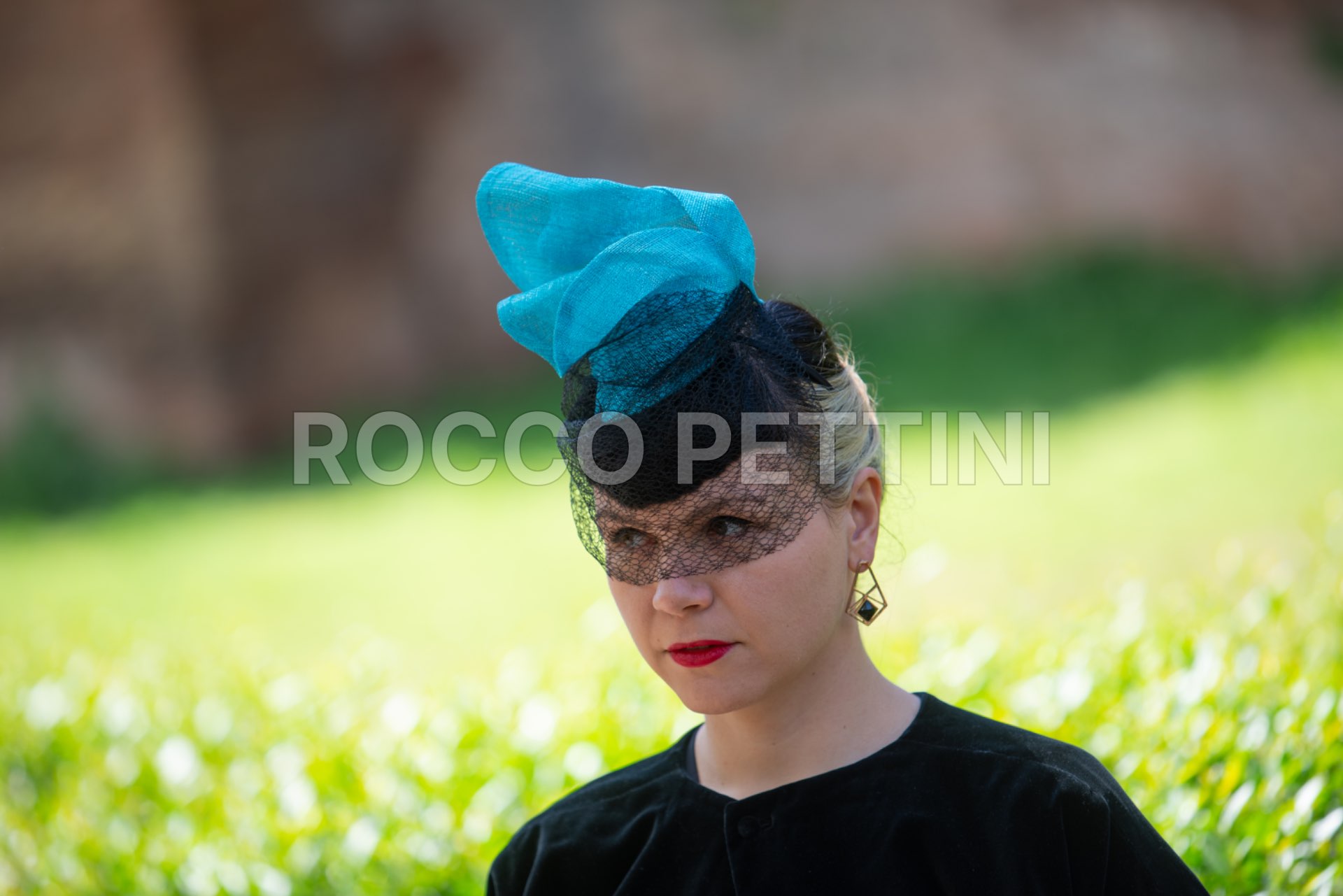 Petra Gruden, modista, indossa i cappelli di sua creazione. Roma, 12/5/2019