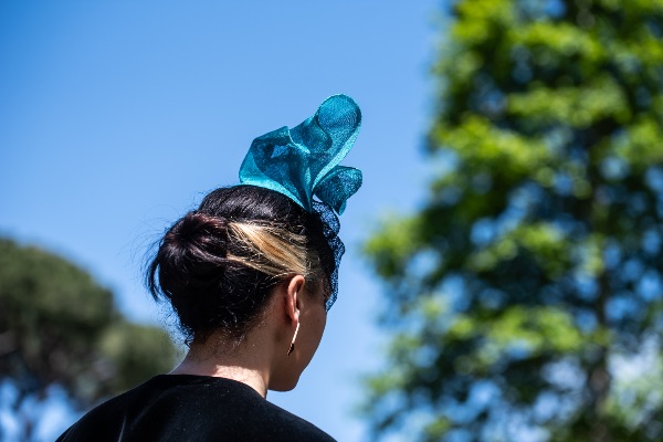 Petra Gruden, modista, indossa i cappelli di sua creazione. Roma, 12/5/2019