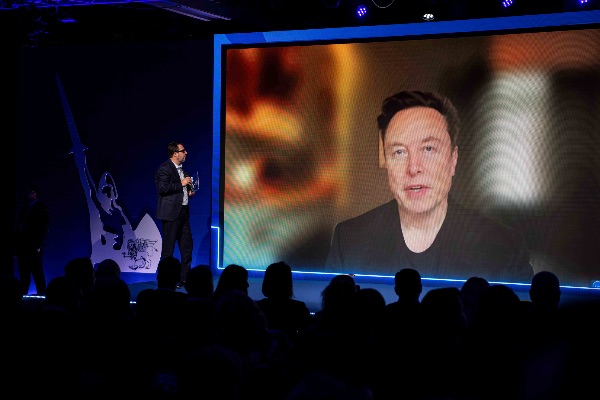 Elon Musk collegato da Washington, Matteo Salvini