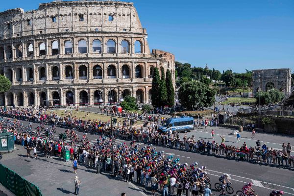 Rome, Italy. 1st June 2025. “Giro d’Italia” Final stage in front of the Colosseum.