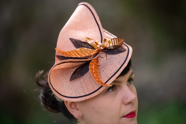 Petra Gruden, modista, indossa i cappelli di sua creazione. Roma, 12/5/2019