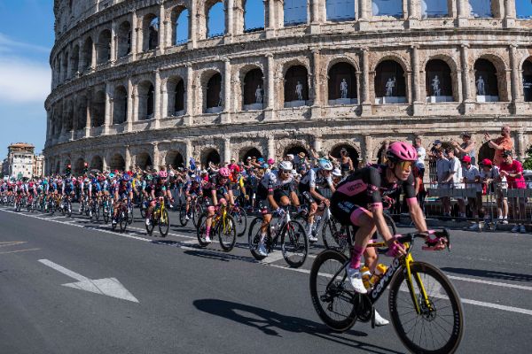 Rome, Italy. 1st June 2025. “Giro d’Italia” Final stage in front of the Colosseum.