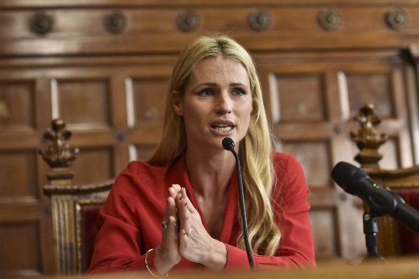 MICHELLE HUNZIKER ASSOCIAZIONE DOPPIA DIFESA