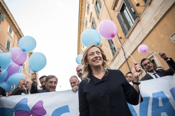 Fratelli d'Italia celebrates the "Salvabebè" law