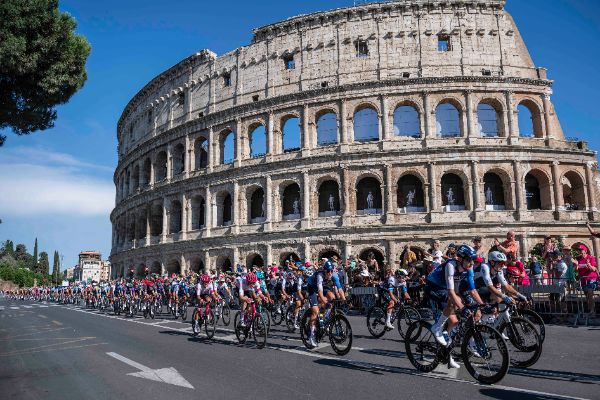 Rome, Italy. 1st June 2025. “Giro d’Italia” Final stage in front of the Colosseum.