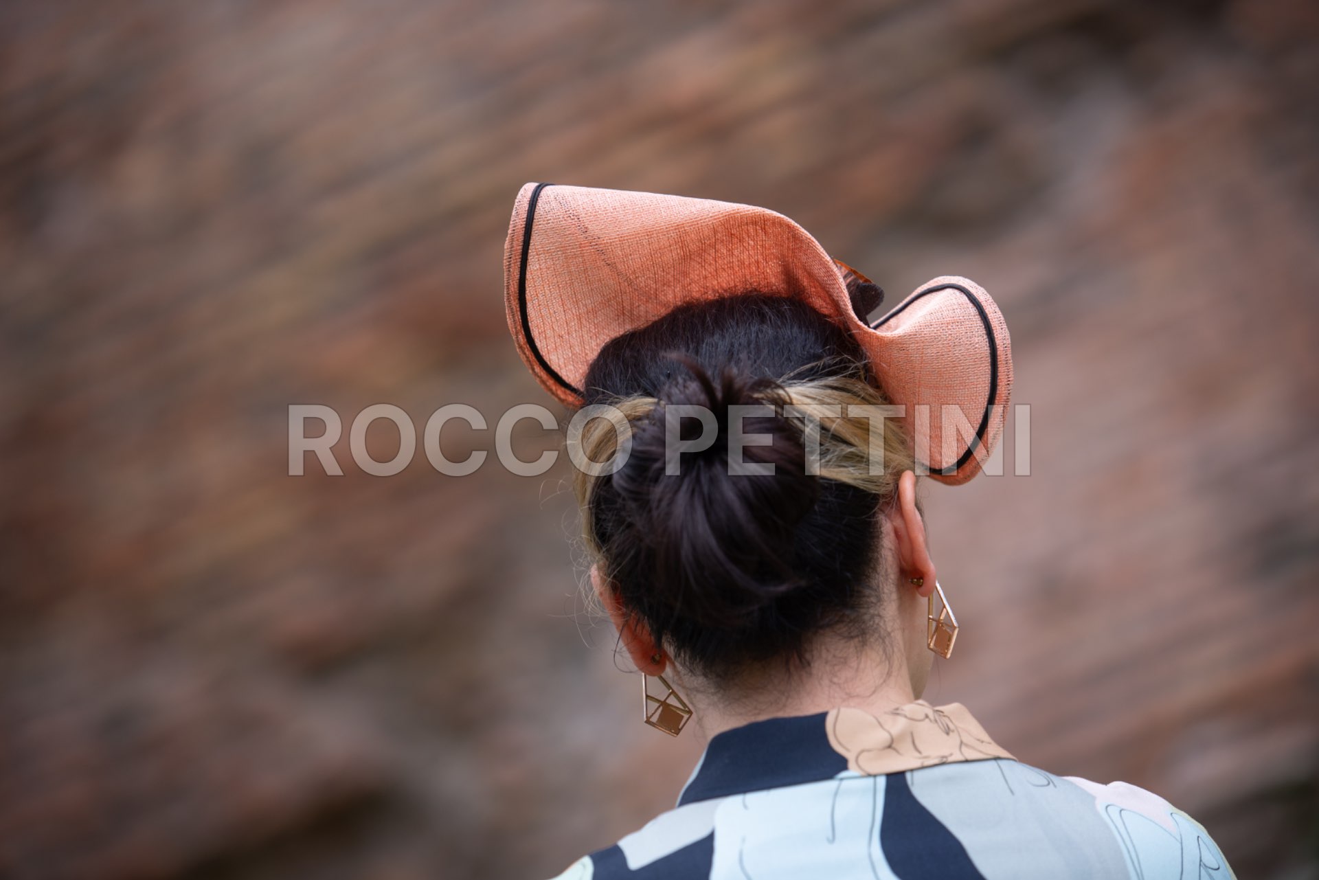 Petra Gruden, modista, indossa i cappelli di sua creazione. Roma, 12/5/2019