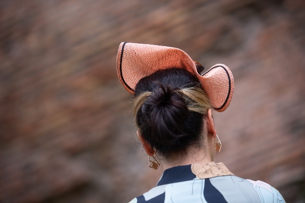Petra Gruden, modista, indossa i cappelli di sua creazione. Roma, 12/5/2019