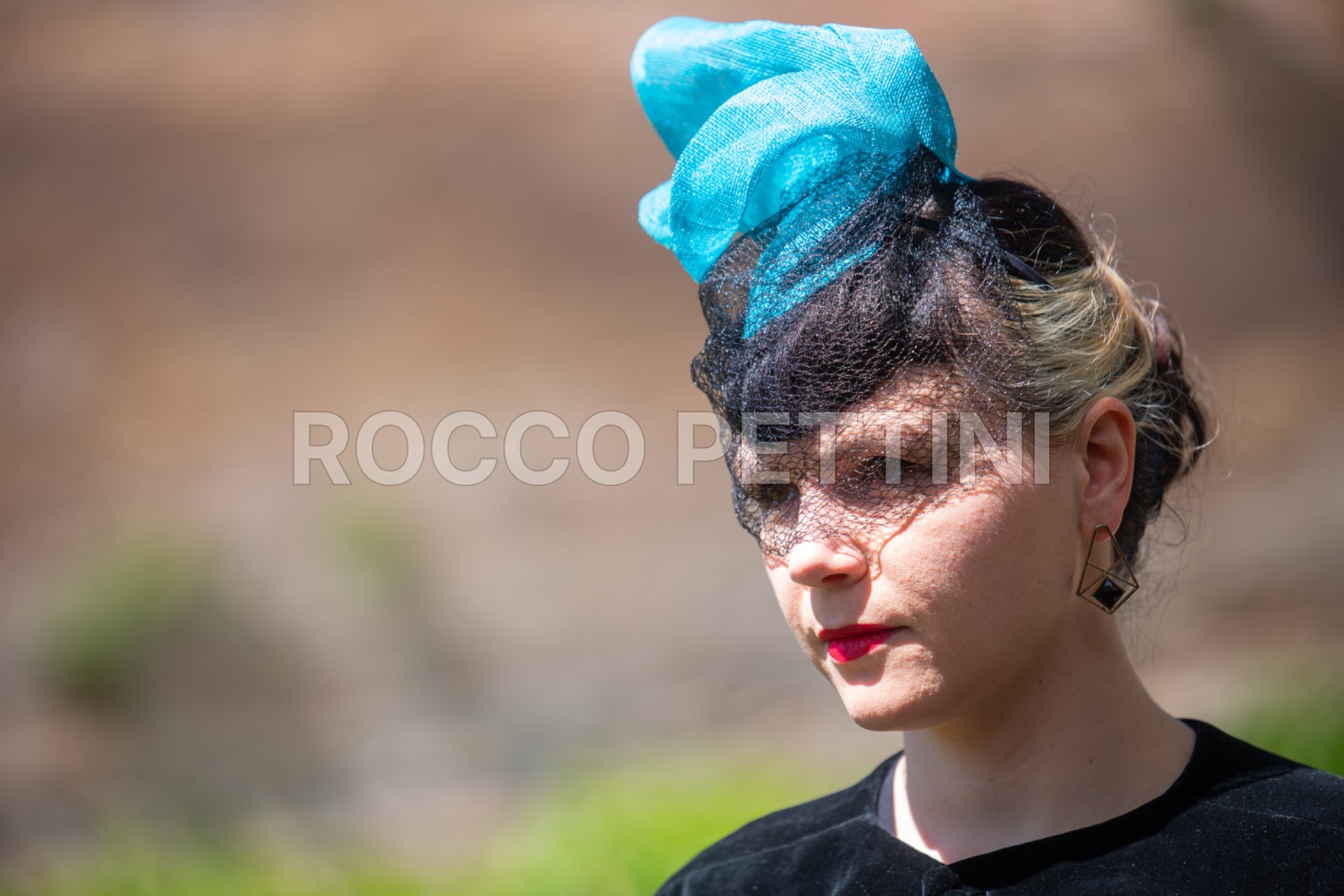 Petra Gruden, modista, indossa i cappelli di sua creazione. Roma, 12/5/2019