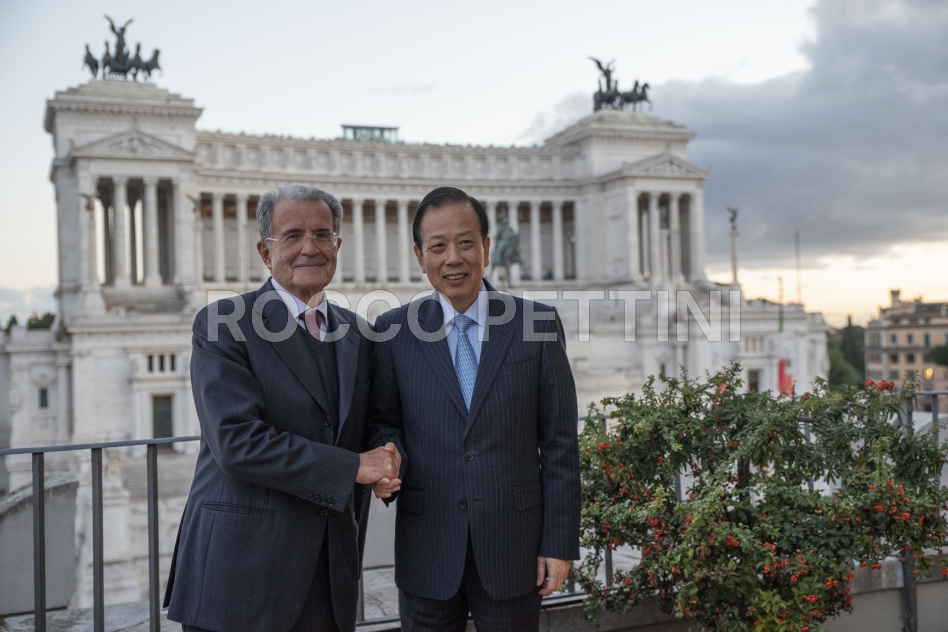 ROMANO PRODI CON L'AMBASCIATORE CINESE LI RUIYU
