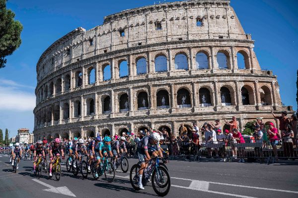 Rome, Italy. 1st June 2025. “Giro d’Italia” Final stage in front of the Colosseum.