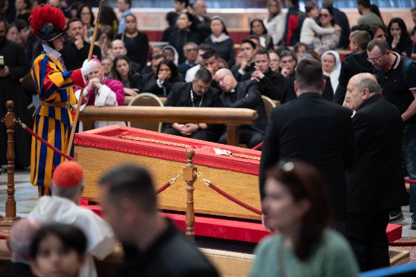 L’esposizione della salma di Papa Francesco il giorno prima del funerale, Città del Vaticano 25/4/2025