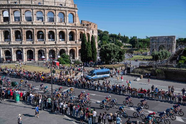 Rome, Italy. 1st June 2025. “Giro d’Italia” Final stage in front of the Colosseum.